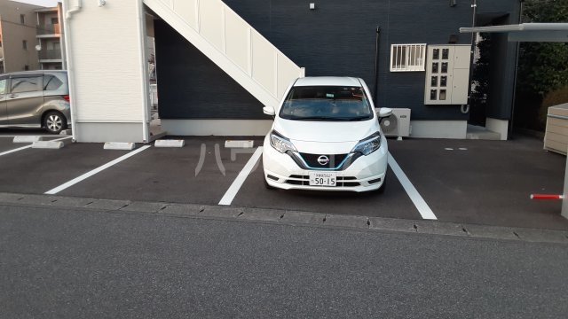 23/30 駐車場