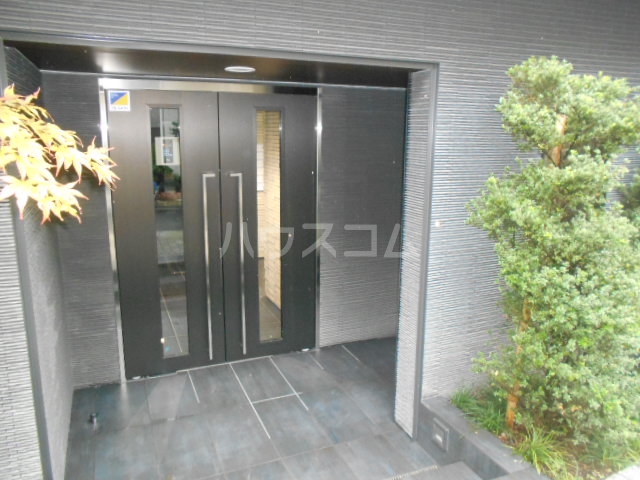 28/30 エントランス