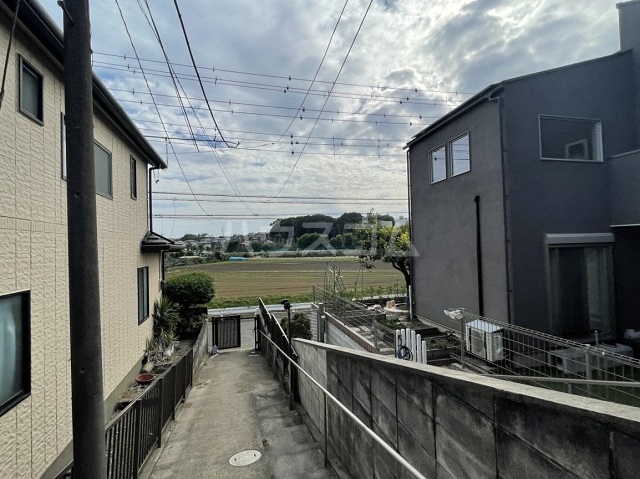 28/30 エントランス