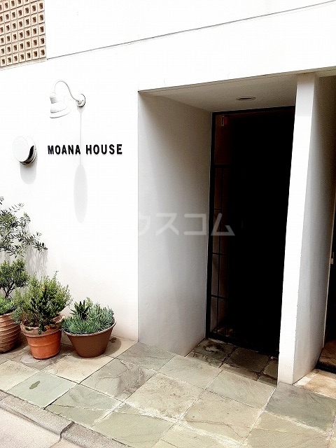 27/30 エントランス