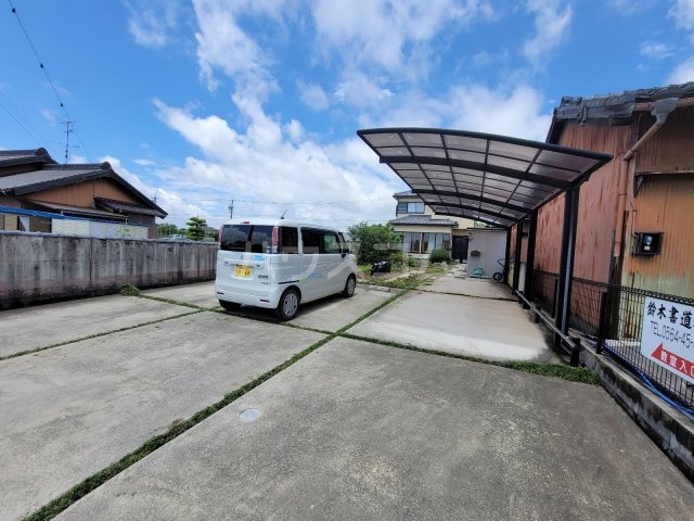 23/30 駐車場