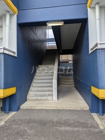 16/19 エントランス