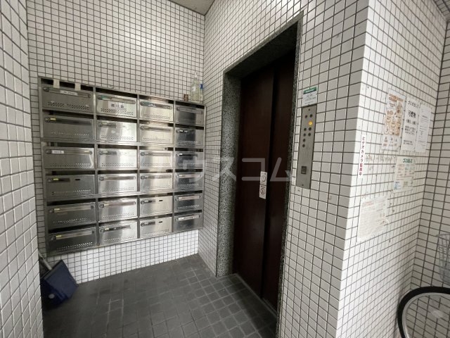 23/30 エントランス