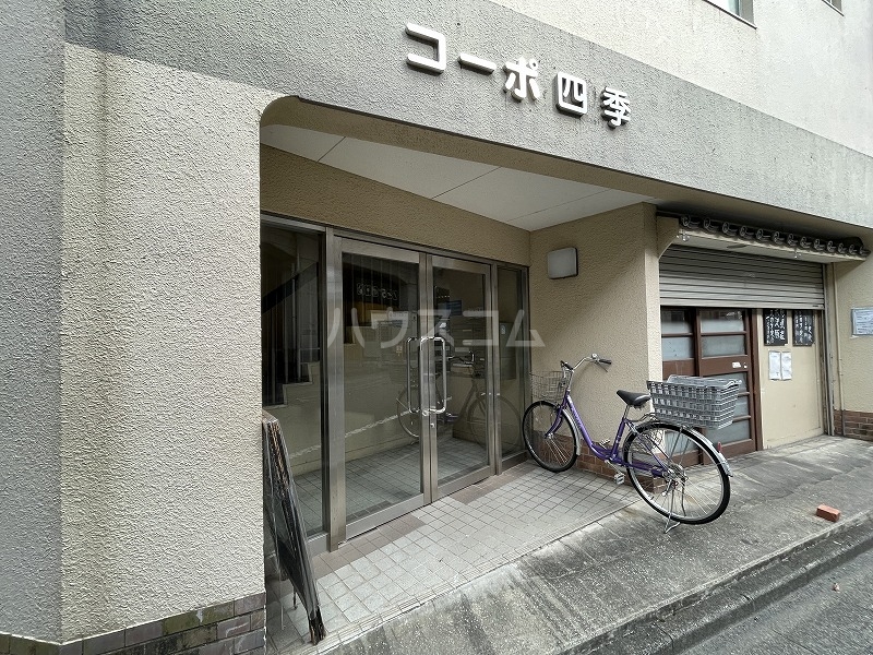 22/28 エントランス