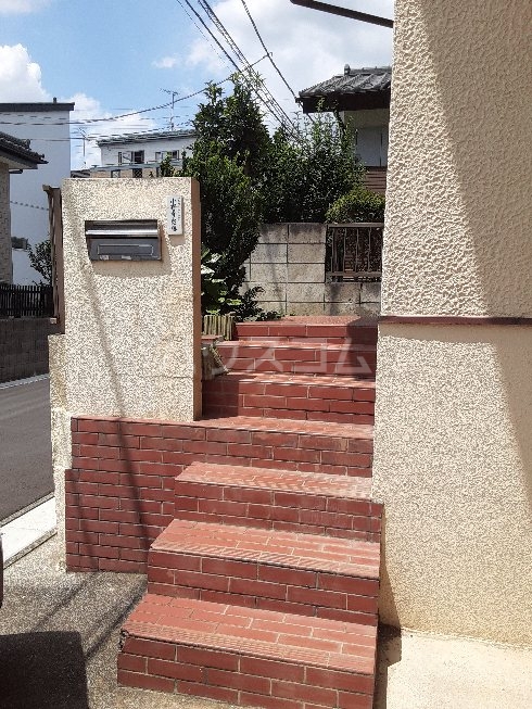 20/29 エントランス