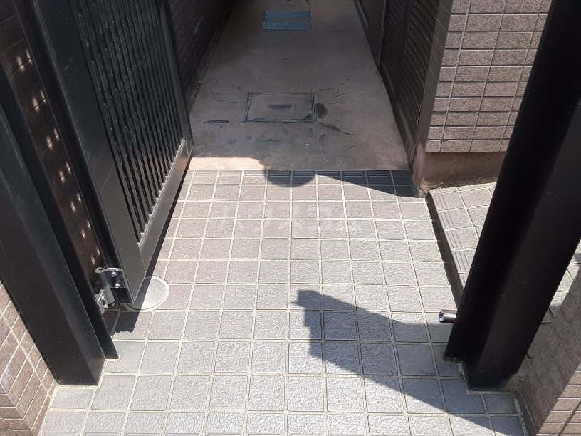 24/30 エントランス