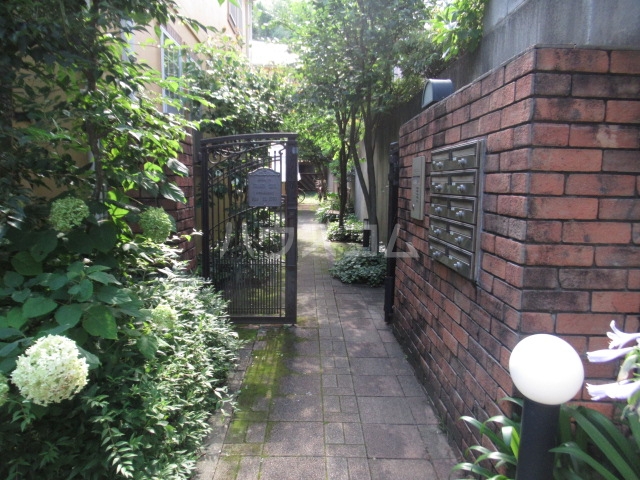 2/4 エントランス