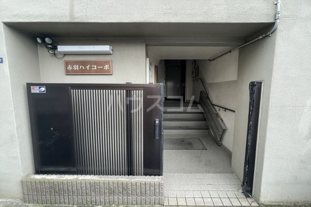 26/29 エントランス