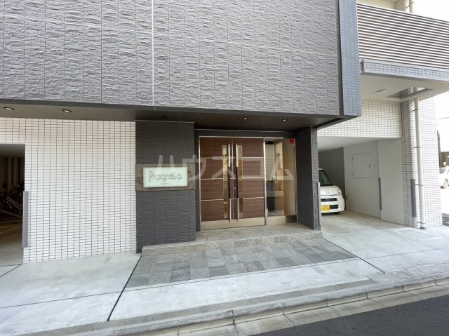 22/30 エントランス