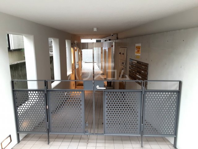 18/19 エントランス