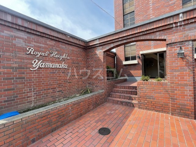 20/23 エントランス