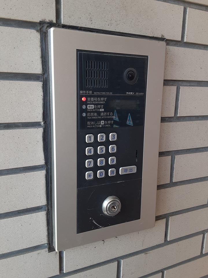 28/30 エントランス