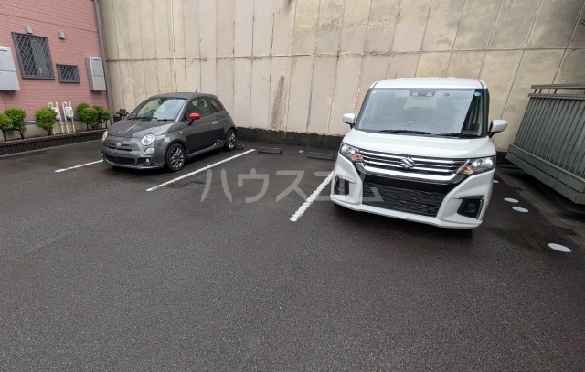 16/16 駐車場