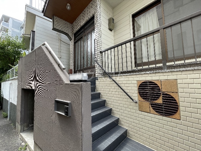 28/30 エントランス