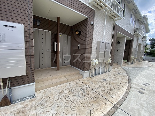 27/30 エントランス