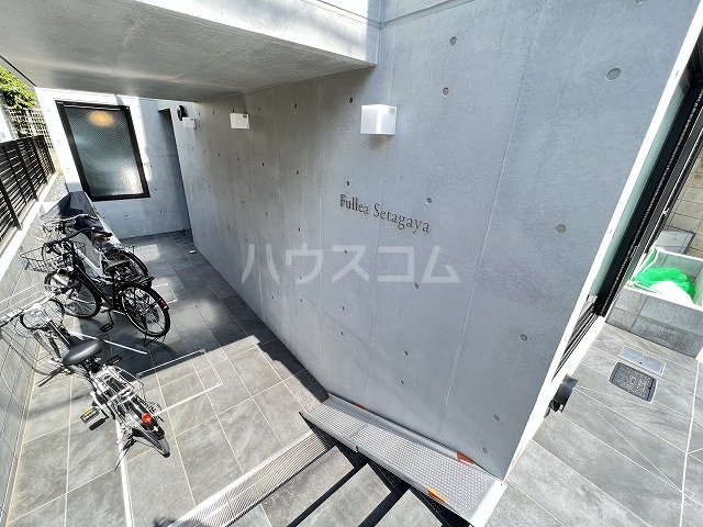 23/30 エントランス