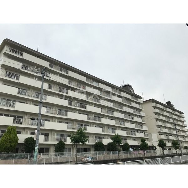 15/23 エントランス