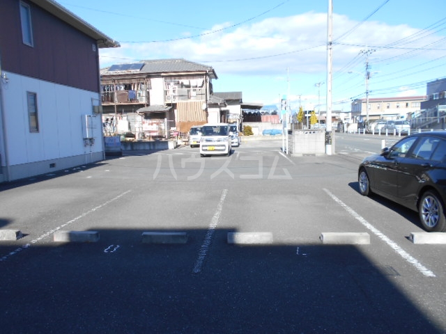 16/20 駐車場