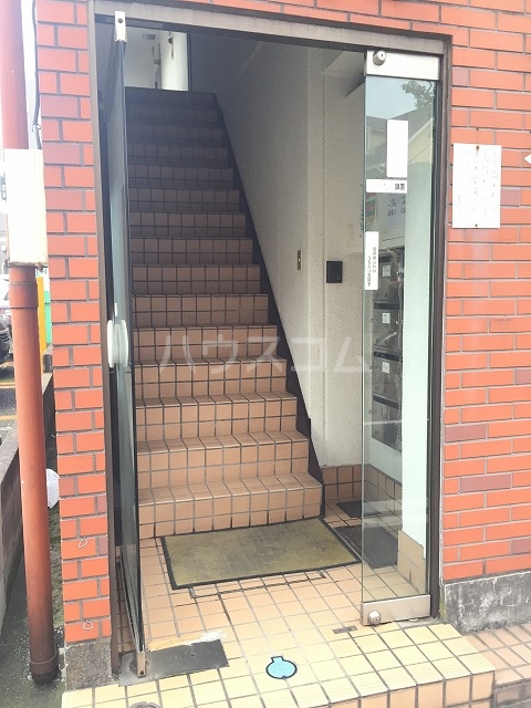 25/30 エントランス