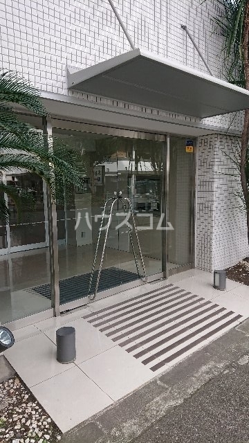 21/30 エントランス