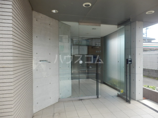 20/27 エントランス