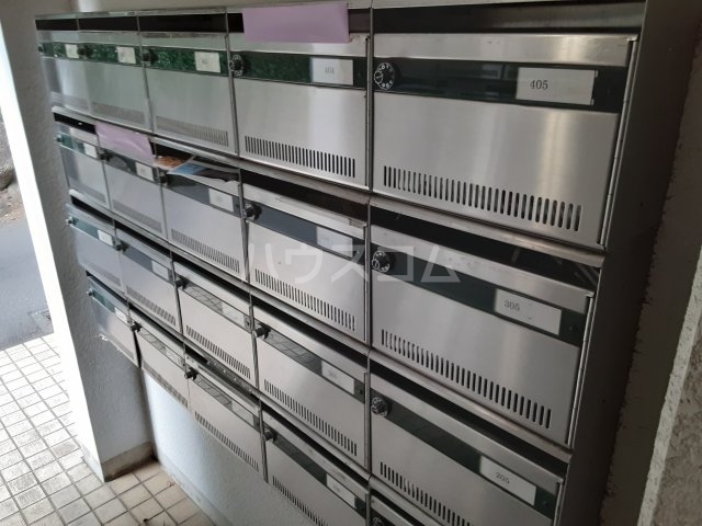 16/23 エントランス