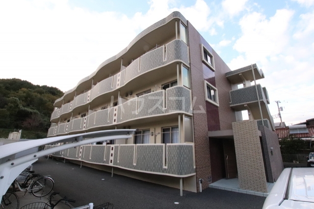 13/18 エントランス