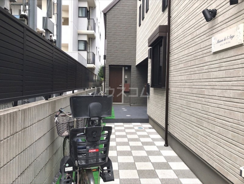 14/18 エントランス