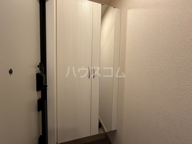 13/28 玄関