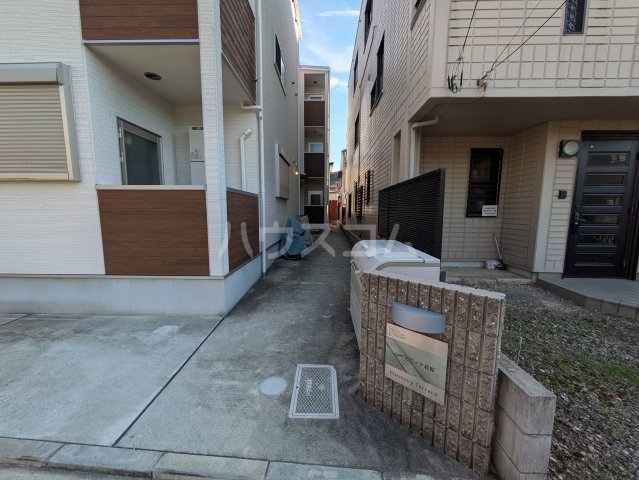 21/28 エントランス