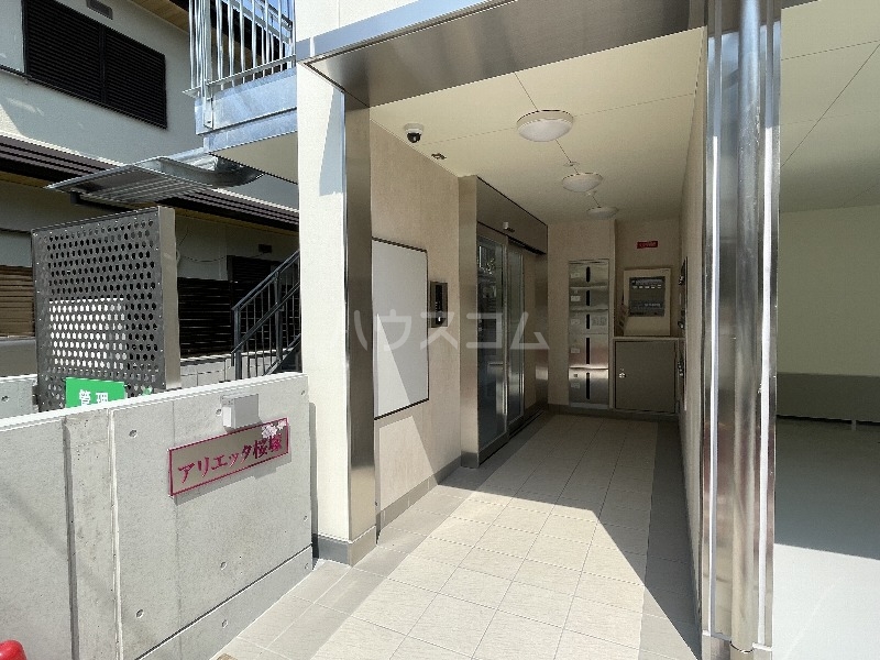 28/30 エントランス