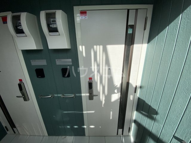 28/30 エントランス