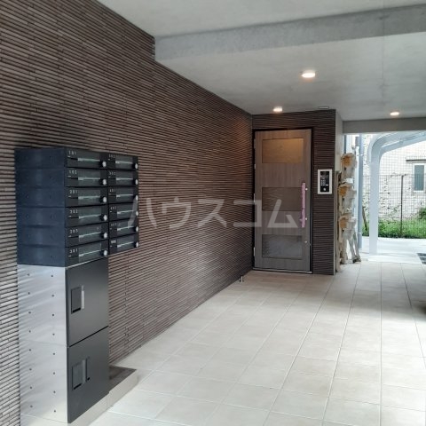 23/30 エントランス