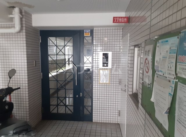 25/30 エントランス