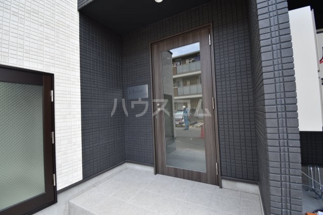 24/30 エントランス