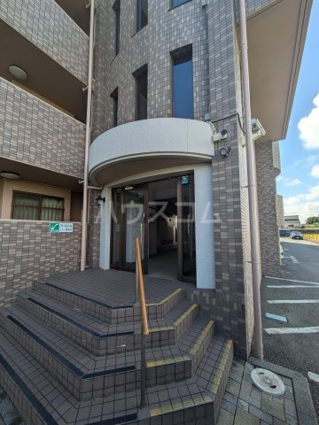 27/29 エントランス