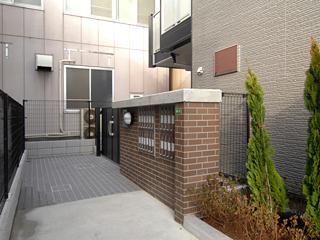 13/22 エントランス