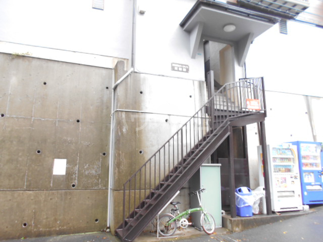 28/30 エントランス