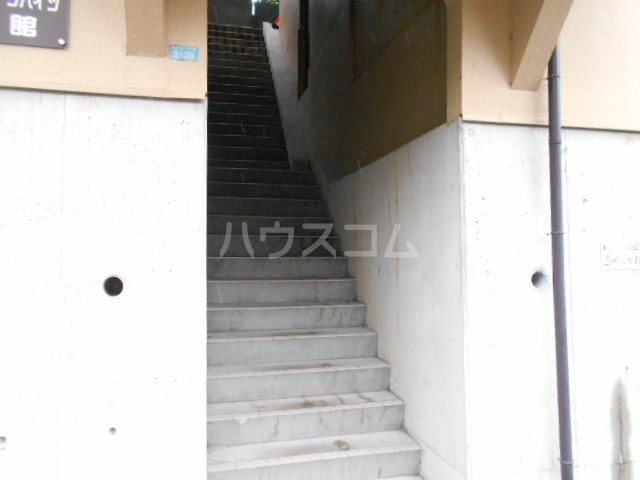 28/29 エントランス