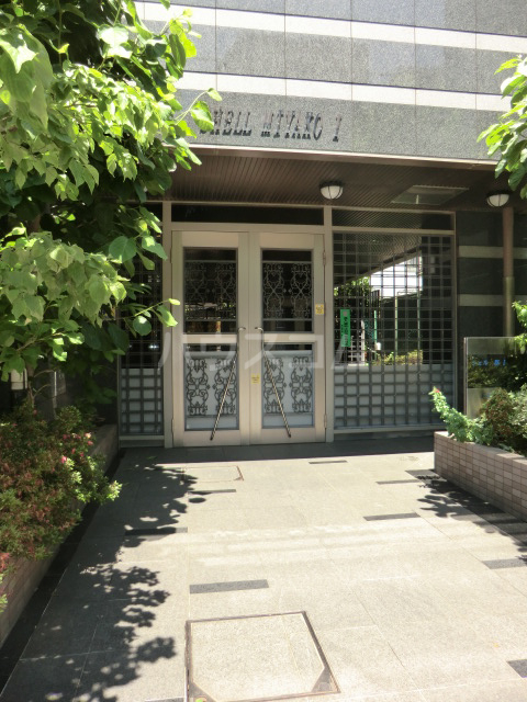 21/30 エントランス