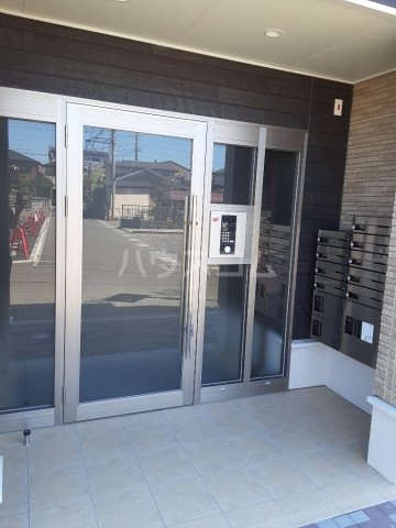 24/30 エントランス