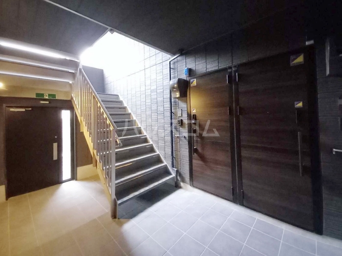 14/18 エントランス