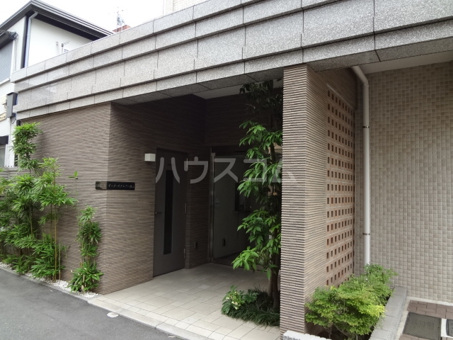 16/26 エントランス