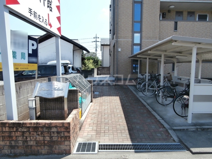 24/30 エントランス