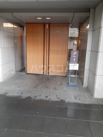 20/23 エントランス