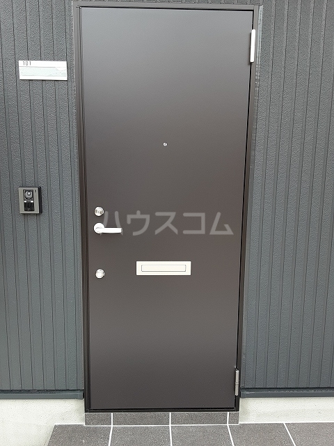 23/29 エントランス