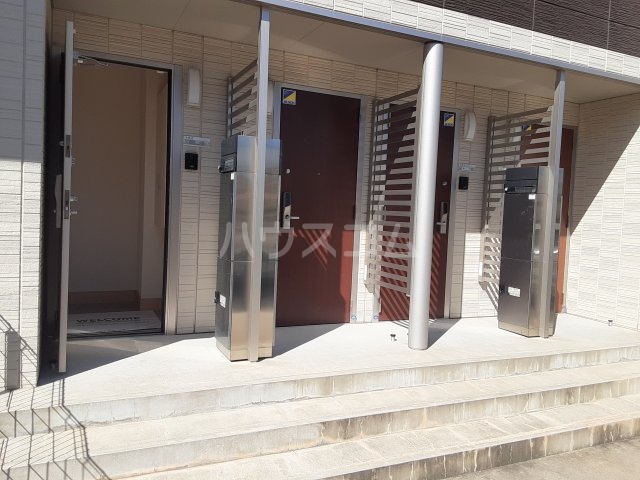 28/30 エントランス