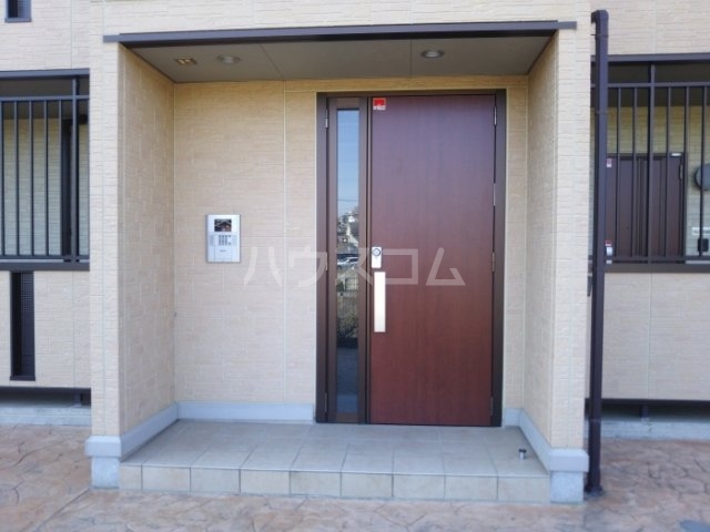 18/23 エントランス