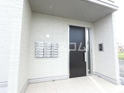 18/27 エントランス