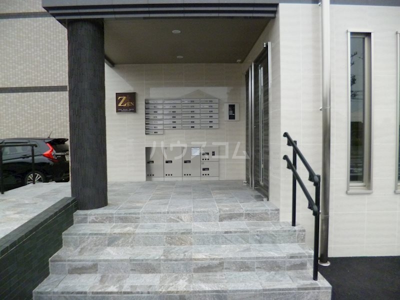 13/25 エントランス